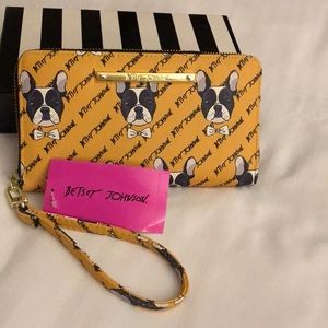 Betsey Johnson ZIP Around Wallet/Wristlet